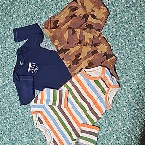 👶 3-Pack Carter's Long Sleeve Bodysuits 12 Months